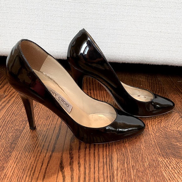 Jimmy Choo Classic Patent Pump - Picture 3 of 6